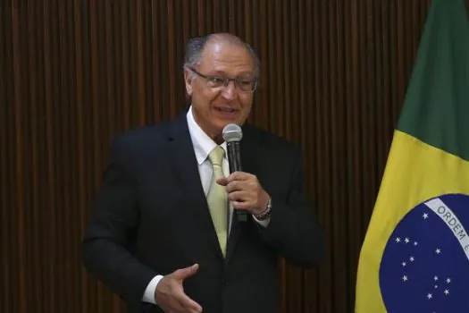 Alckmin afirma que Brasil tem momento muito importante, com queda da inflação e do desemprego