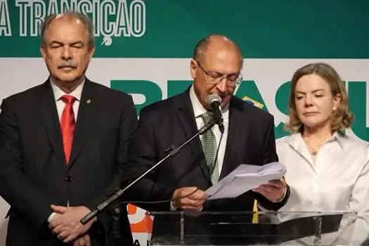 “Isso é uma corrida de revezamento”, diz Alckmin sobre transição