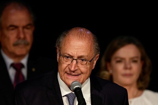 Ideal seria combinação de teto, curva da dívida e primário, afirma Alckmin