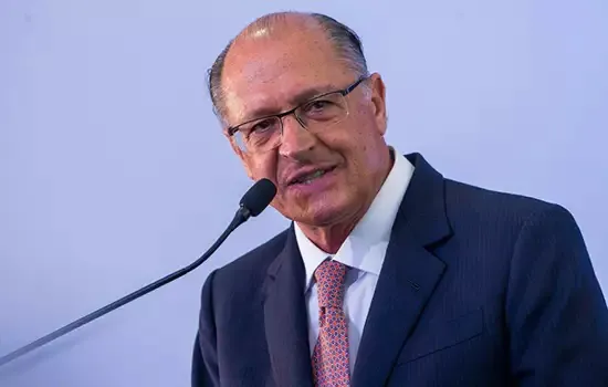 Legado de Alckmin é alvo de disputa entre Haddad e Garcia