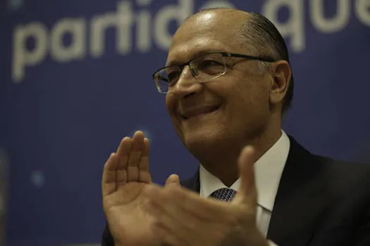 Juiz extingue ação contra Alckmin