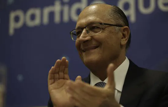 Juiz extingue ação contra Alckmin