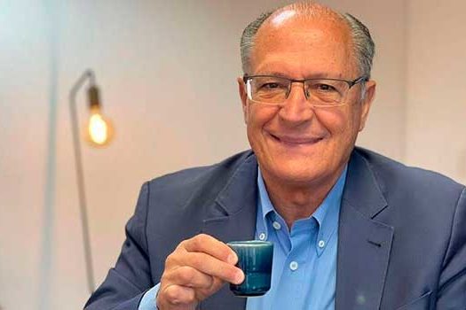 Alckmin fecha com PSB