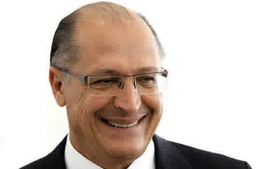 Em São Paulo, Alckmin equilibra contas, mas atrasa obras
