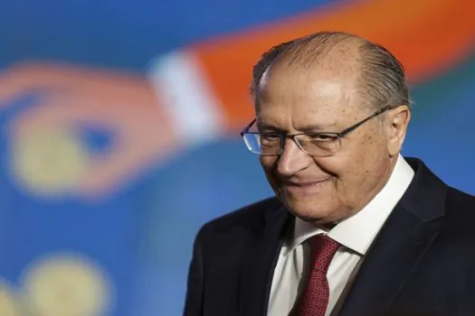 Alckmin comparece pela manhã ao velório da mãe de Fernando Haddad