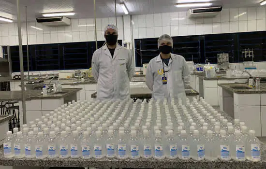 Grupo UniEduK produz mais de 2 toneladas de álcool e doa 1 tonelada à comunidade