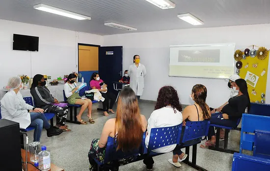 Mães trocam experiências sobre aleitamento materno em Diadema