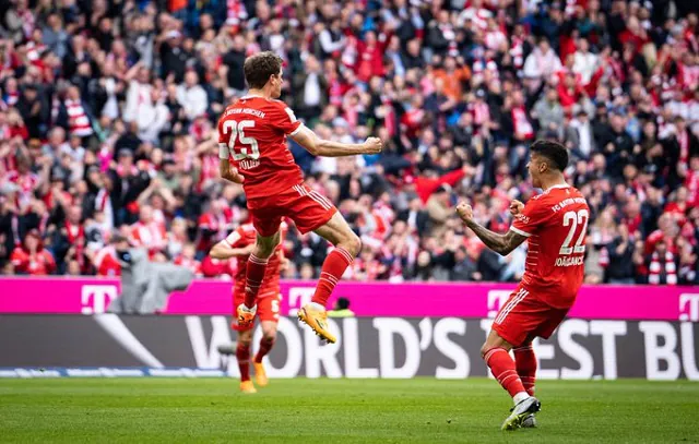 Bayern faz 6 a 0 no Schalke e mantém a liderança isolada no Campeonato Alemão