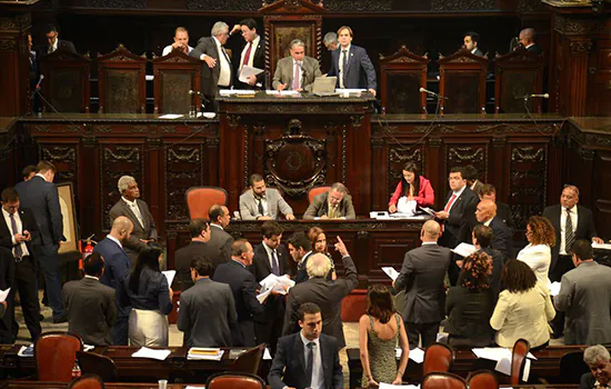 Assembleia do Rio mandar soltar cinco deputados presos por ‘mensalinho’