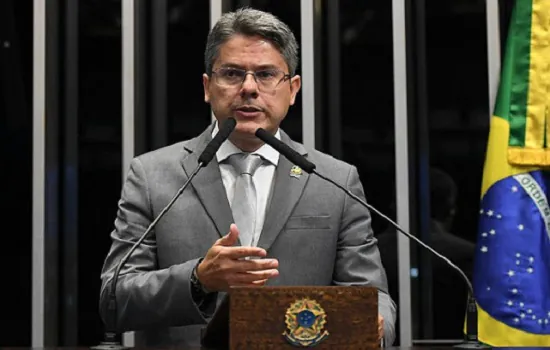 Senador Alessandro Vieira tem alta de hospital após se recuperar da covid-19