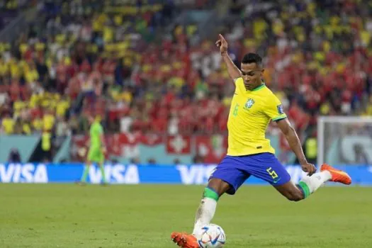 Alex Sandro tem lesão muscular e é terceiro desfalque da seleção na Copa do Mundo