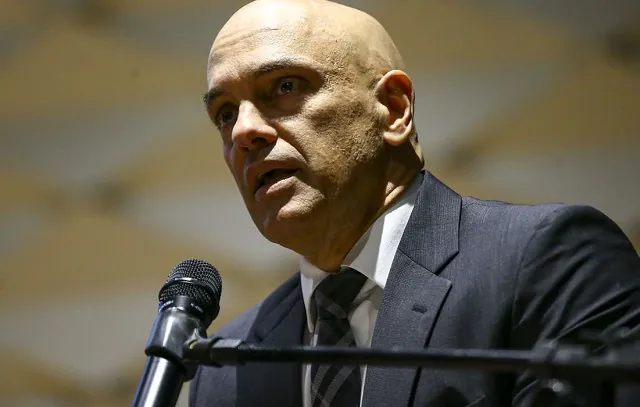 Moraes: tentaram me dar um cartão vermelho