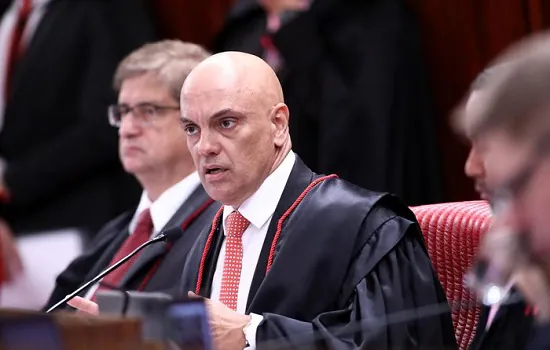 TSE: Alexandre de Moraes suspende investigações sobre institutos de pesquisa