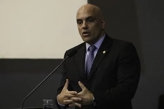 Alexandre de Moraes defende eleições e cobra leis contra milícia digital