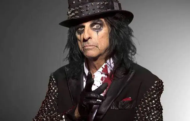 Empresa de maquiagem rompe parceria com Alice Cooper após cantor se opor a transição de gê