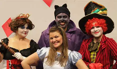 “Alice” é a atração deste domingo no Teatro Infantil do Grand Plaza Shopping