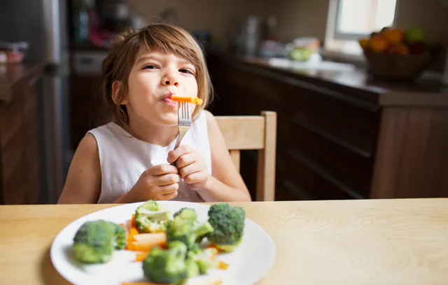 Quais os cuidados alimentares na primeira infância que devem ser seguidos