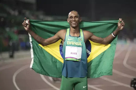 Alison dos Santos vence prova dos 400 m com barreiras na Noruega