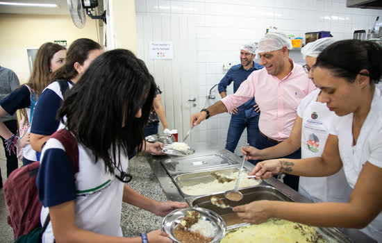 Auricchio acompanha programa Almoço na Escola na EMEF Luiz Olinto Tortorello