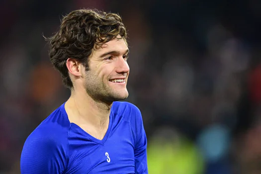 Marcos Alonso, ex-lateral do Chelsea, é contratado pelo Barcelona