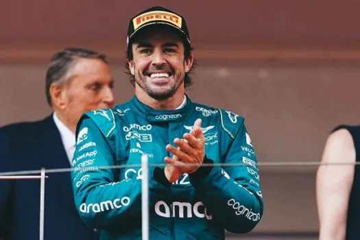 Alonso cita ‘baralha incrível com Hamilton’