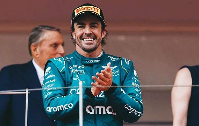 Alonso cita ‘baralha incrível com Hamilton’