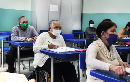 Moradora de Diadema realiza o sonho de estudar aos 77 anos