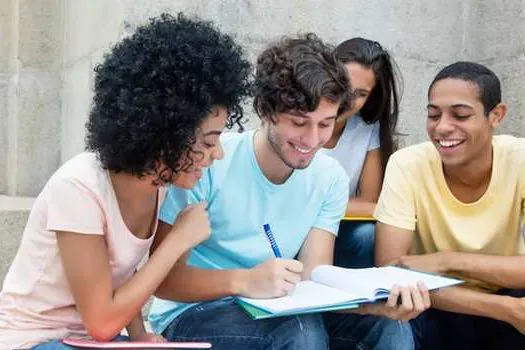 Instituto oferece 223 bolsas de estudos para a alunos da rede pública