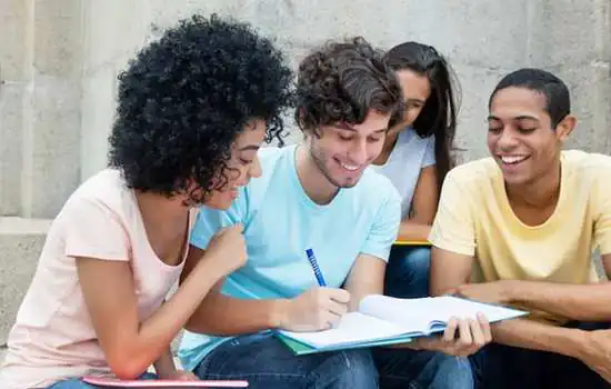 Instituto oferece 223 bolsas de estudos para a alunos da rede pública