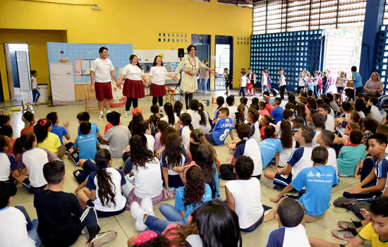 Alunos de Diadema assistem à peça sobre trabalho infantil