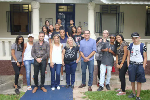 Alunos da E.E. Profª. Judith Piva visitam pontos turísticos da Estância