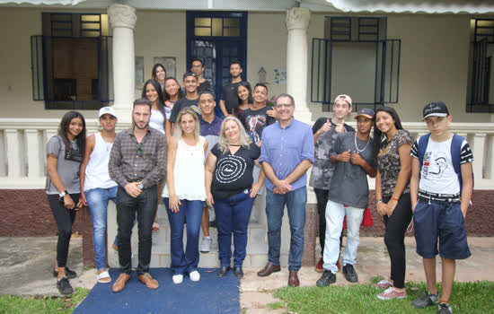 Alunos da E.E. Profª. Judith Piva visitam pontos turísticos da Estância