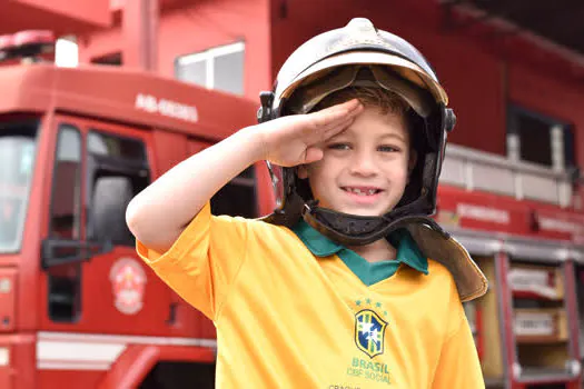 Alunos do projeto Gol do Brasil visitam Corpo de Bombeiros