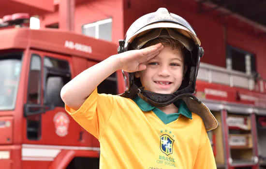 Alunos do projeto Gol do Brasil visitam Corpo de Bombeiros