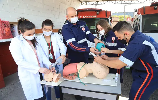 Alunos de medicina vivenciam a realidade do sistema público de saúde no Samu