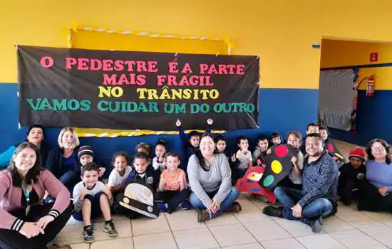 Alunos da educação infantil e fundamental dão exemplo pela segurança no trânsito