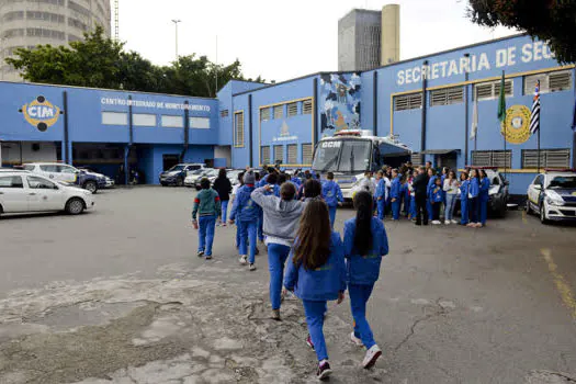 Alunos de São Bernardo têm aula especial no Centro de Monitoramento Integrado