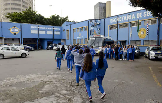 Alunos de São Bernardo têm aula especial no Centro de Monitoramento Integrado