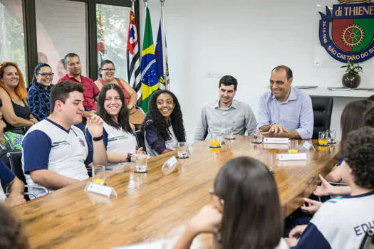 Alunos vencedores dos desafios Google visitam Paço Municipal de São Caetano