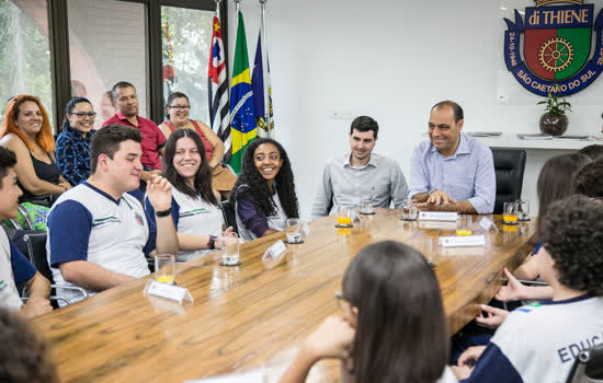 Alunos vencedores dos desafios Google visitam Paço Municipal de São Caetano