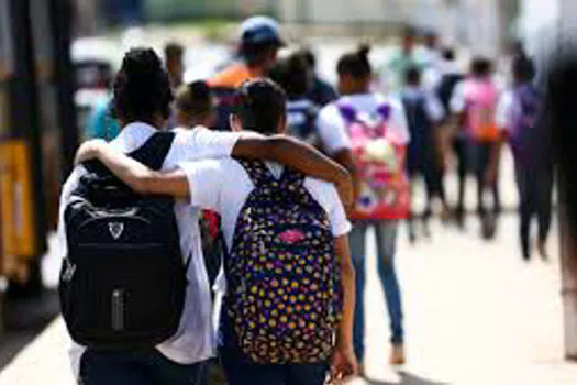 Professor cria projeto e alunos enviam cartas aos profissionais do Instituto Butantan