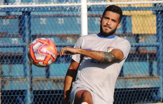 Primeiro gol pelo Azulão crava nome de Alvinho na história do clube