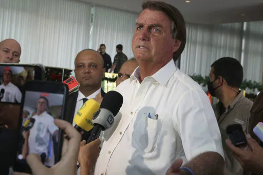 Servidores que terão reajuste não estão definidos, diz Bolsonaro