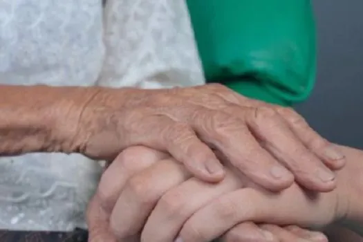 Alzheimer: terapia de reposição hormonal pode ajudar a reduzir risco em mulheres