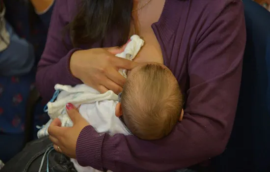 Aleitamento materno beneficia tanto o bebê quanto a mãe