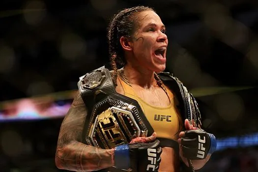 Amanda Nunes supera Julianna Peña e volta a ficar com o cinturão do peso-galo