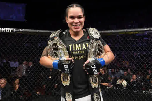 Amanda Nunes nocauteia Cyborg e conquista o segundo cinturão no UFC