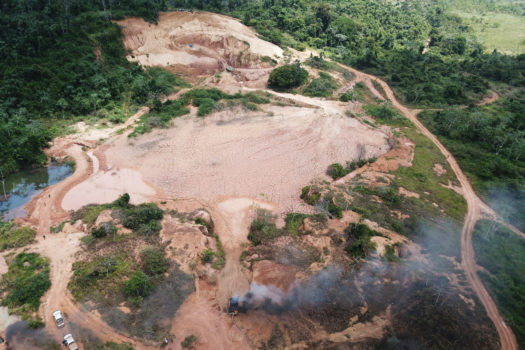 Financial Times: Investidores ameaçam sair do Brasil se destruição da Amazônia não parar