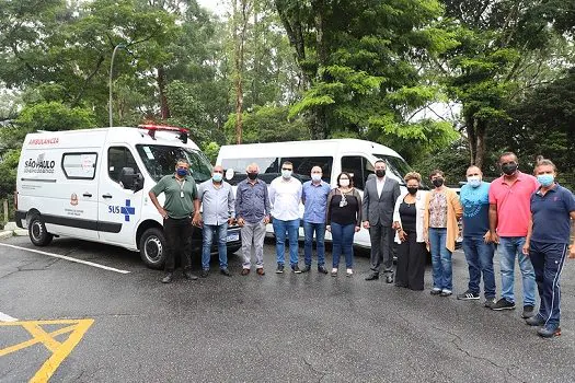 Prefeitura de Diadema recebe ambulância e van para a Secretaria da Saúde