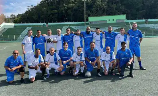 Amigos do Futebol Solidário doam roupas ao Fundo Social de Ribeirão Pires